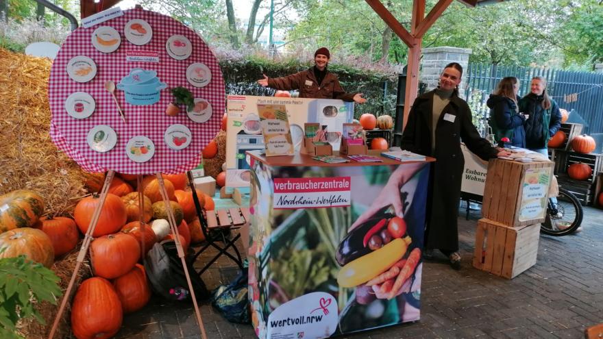 Aktionsstand beim Gertrudenhof mit Messetheke und Quizscheibe